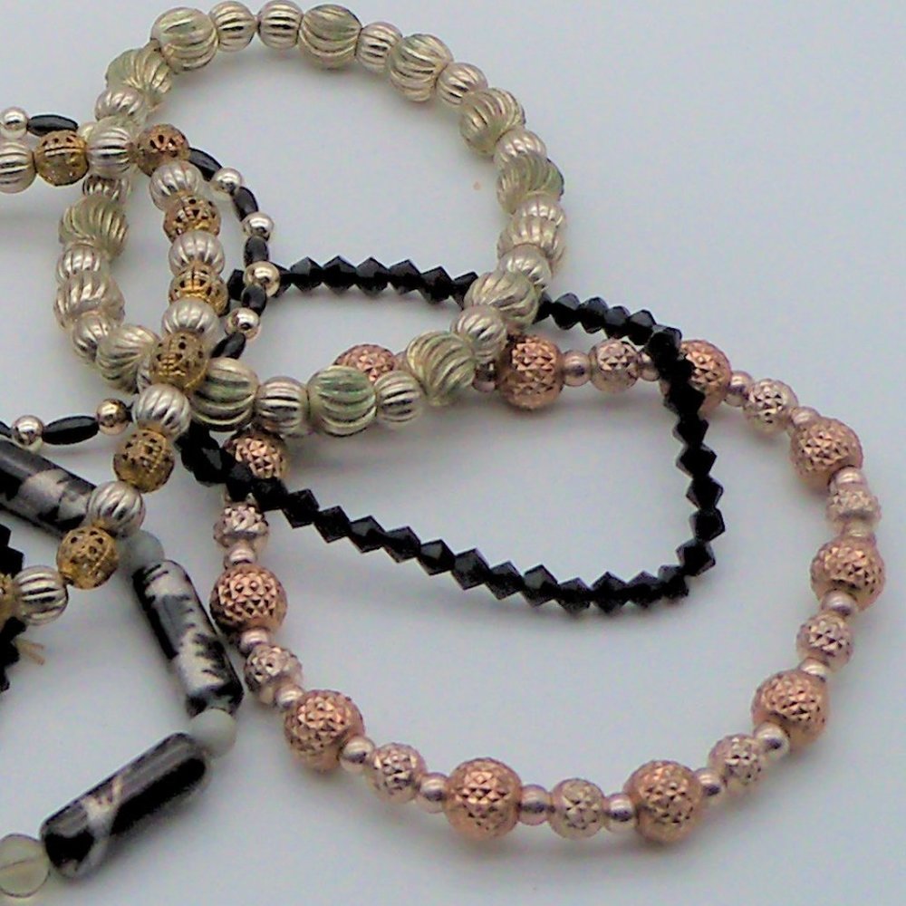Handmade Stretchy Metal and Glass Bead Bracelet Set - Picture 11 of 11